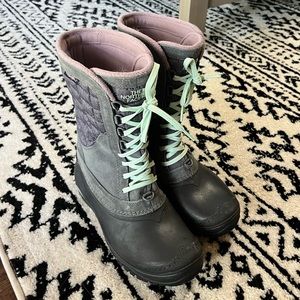 THE NORTH FACE - Women’s size 7 insulated waterproof boot